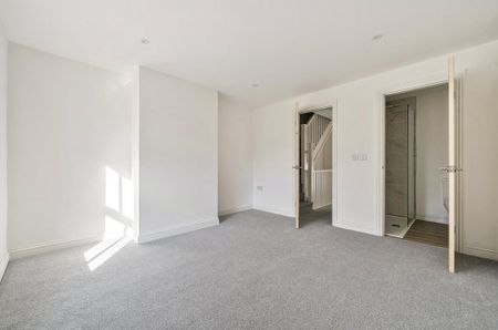 4 bedroom semi-detached house to rent - Photo 3