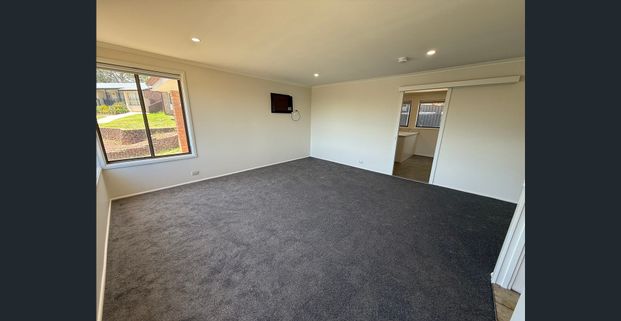 Freshly Renovated Family Home in the Heart of Ambarvale! - Photo 1
