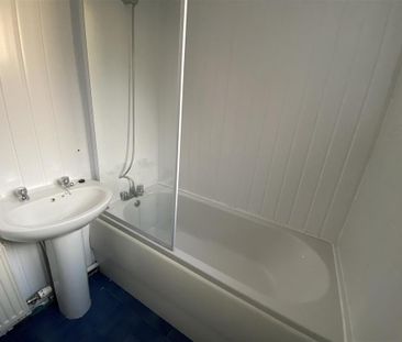 2 bedroom private hall to rent - Photo 3