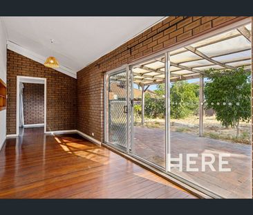 Charming Character Home in Prime Inglewood Location - Photo 2