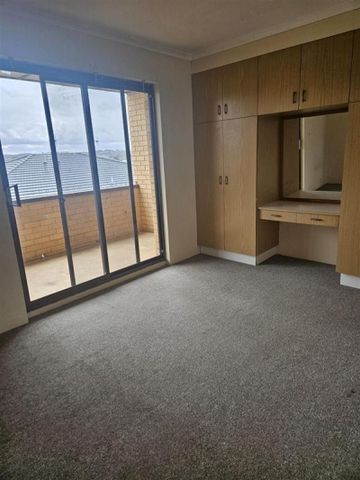 3/27 Mowatt Street, Queanbeyan - Photo 3