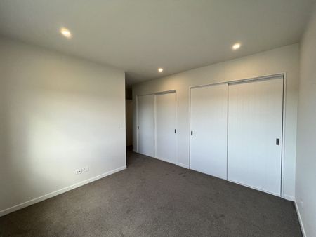 Modern family home - Photo 2