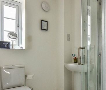 3 bedroom semi-detached house to rent - Photo 6