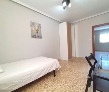 Plaza de Corpus Barga, Madrid, Community of Madrid 28053 - Photo 5