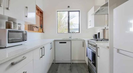 Family Home in Levin! - Photo 4