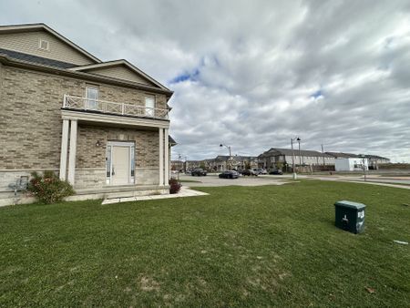 For Lease - 40 Kingsborough Dr Drive, Hamilton, Ontario - Photo 4
