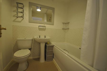 2 bedroom semi-detached house to rent - Photo 5