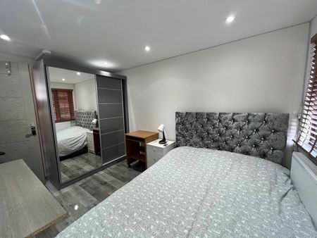 Room in a Shared House, Scarborough Street, E1 - Photo 4