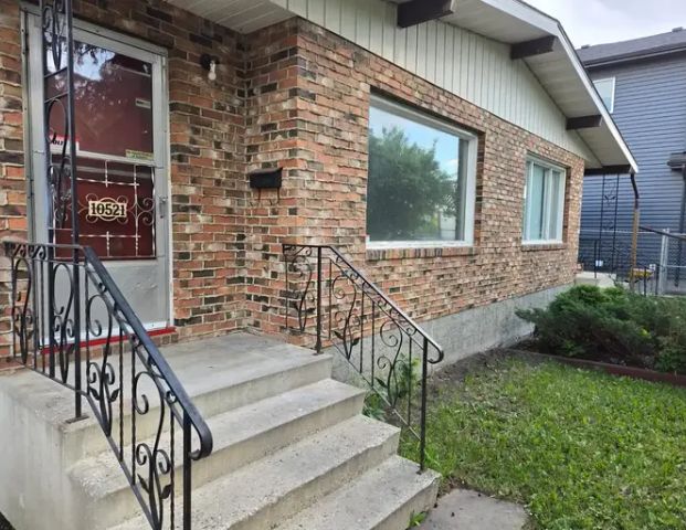 Pet Friendly Newly Renovated 3 Bedroom Westend Half Duplex Main Floor for Rent | Edmonton - Photo 1