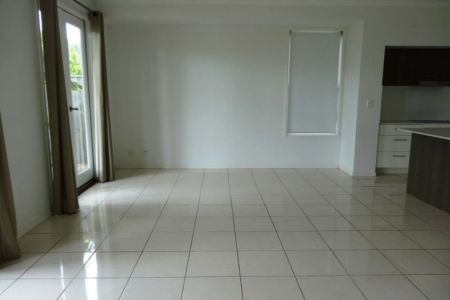 Family Home in the Beautiful Town of Seaside - Photo 4