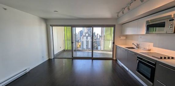 1 Bedroom Apartment + Den, 1 Bathroom, Great views of Downtown - Photo 2