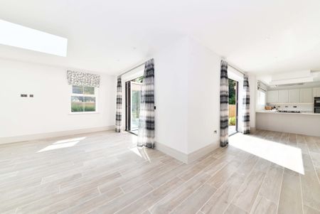 £6,000 - To Let - Photo 3