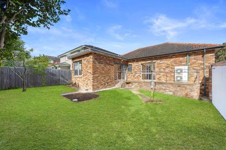 Newly Renovated Family Home &ast;&ast; Available 18&sol;11&sol;25 &ast;&ast; - Photo 2