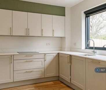 4 bedroom detached house to rent - Photo 4