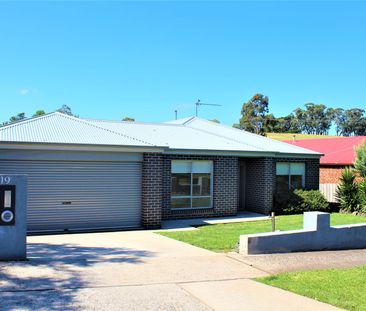 SPACIOUS FAMILY HOME!! - Photo 5