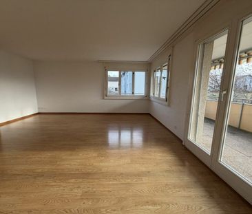 Helle 3,5 Zimmer mit grossem Balkon - Photo 2