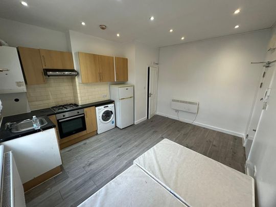 Studio Flat, Cazenove Road, N16 - Photo 1