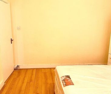 Room in a Shared Flat, Renters Avenue, NW4 - Photo 2