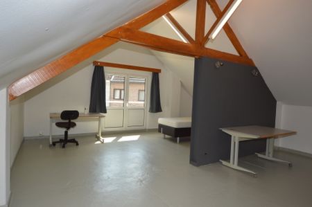 Budgetvriendelijke studentenkamer op toplocatie te hartje Geel. - Foto 3