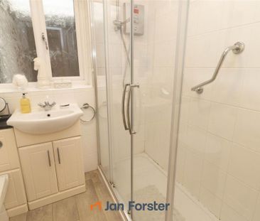 2 bedroom semi-detached bungalow to rent - Photo 4