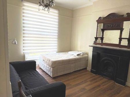 House share to rent - Photo 4