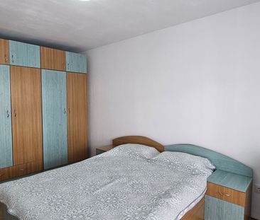 Inchiriez apartament de 3 camere,situat in Cartierul Vasile Aaron,et.1 - Photo 2
