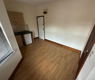 Studio Flat, Gloucester Road, N17 - Photo 1