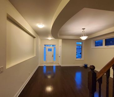 For Lease - 211 Symington Avenue, Oshawa, Ontario - Photo 3