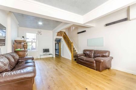 3 Bed Terraced House, Oban Street, E14 - Photo 5