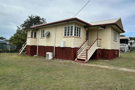 THIS BEAUTIFUL QUEENSLANDER IS AVAILABLE NOW - NEW FLOORING INSTALLED THROUGH OUT! - Photo 5