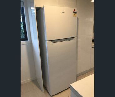 Fully furnished room with Queen size bed and ducted air condition i... - Photo 1