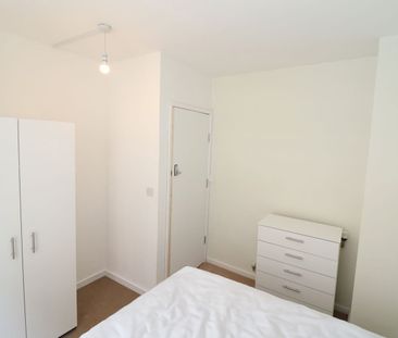 Room in a Shared House, Rosenburg Road, W3 - Photo 2