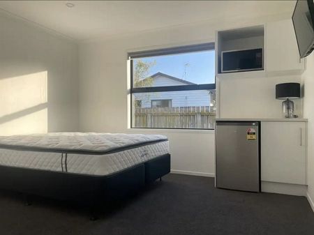 Dble bdrm available 4 Bdrm Twnhse - 1ST WEEK RENT - Photo 5