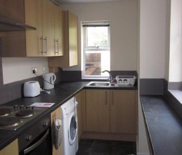 4 bedroom terraced house to rent - Photo 5