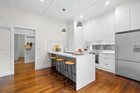 SUN SOAKED PERIOD HOME CHARM - Photo 4