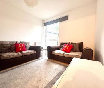 4 Bed Student Home - 60 Kemsing Gardens - Photo 2