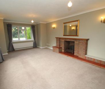 4 bedroom detached house to rent - Photo 2