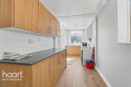 3 bedroom semi-detached house to rent - Photo 5