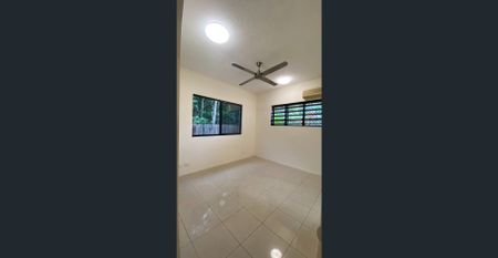 Low-Maintenance Modern Unit close to the Beach - Photo 5