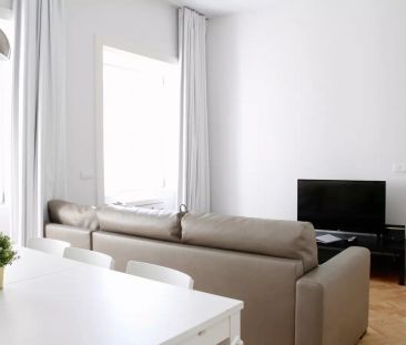Chic 3-bedroom apartment for rent in Alfama - Photo 3