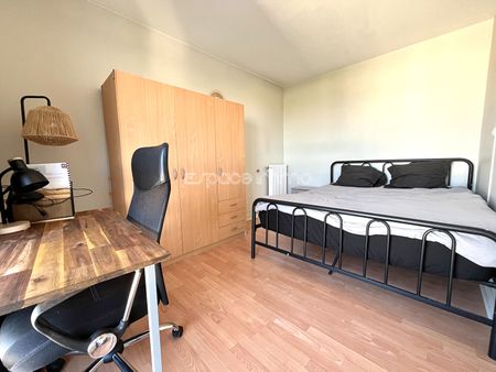 Location Appartement 3 pièces 77m² MONT ST AIGNAN 76130 - Photo 3