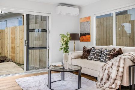 Charming 2BR Home with Garden & Deck - Photo 2