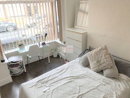 4 Bed Terraced House, Whitby Road, M14 - Photo 3