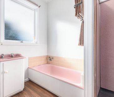 Charming 4-Bedroom Family Home in the Heart of Hamlyn Heights - Photo 1