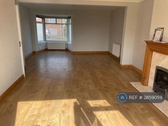 3 bedroom semi-detached house to rent - Photo 1