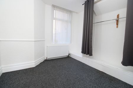 To Let 2 Bed Ground Floor Flat - Photo 3
