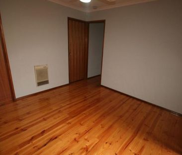 37 Sassafras Cres, Karabar NSW 2620 - House For Rent | Domain - Photo 6