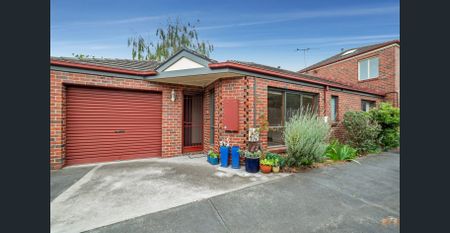 Large 2 bedroom + Study! - Photo 4