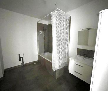 Location Appartement 3 pièces 80m² HYERES 83400 - Photo 6