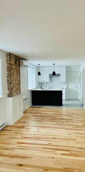 Loft avec chambre fermée à louer dans le Vieux-Lévis – Maison ancestrale complètement rénovée - Photo 1